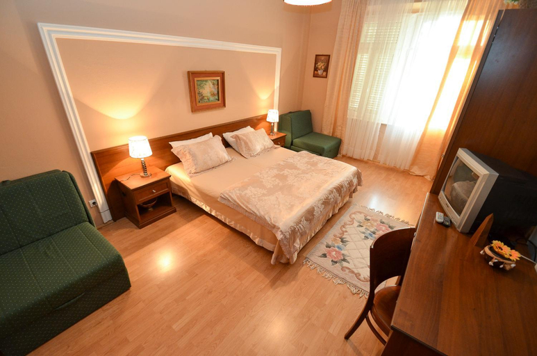 Others 4, Apartments Vojin