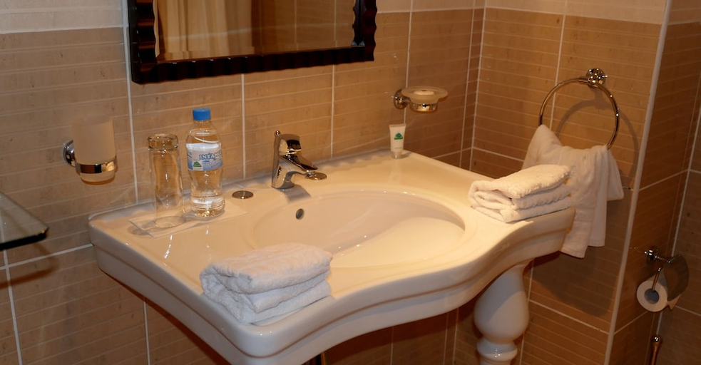 Bathroom 4, Gorillas Golf Hotel, Gasabo