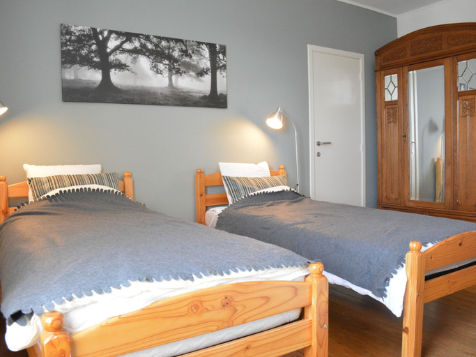 Bedroom 3, Group Escape by Molignee River, Namur