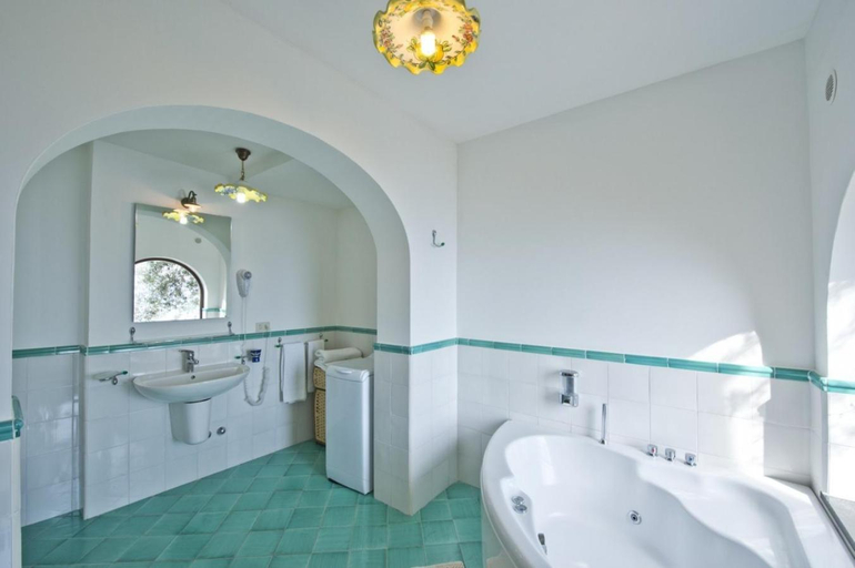 Bathroom 4, Villa Tranquillita, Salerno