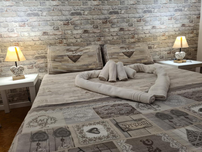Bedroom 2, Garda City Home Family Apartments, Verona