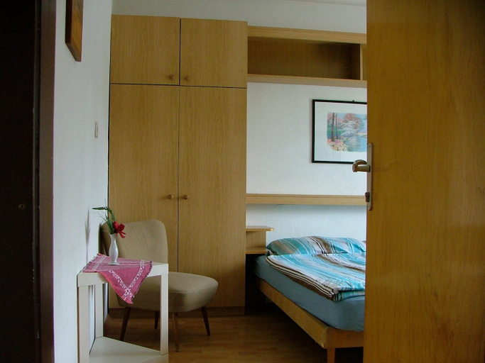 Others 3, Pension Weiss, Villach
