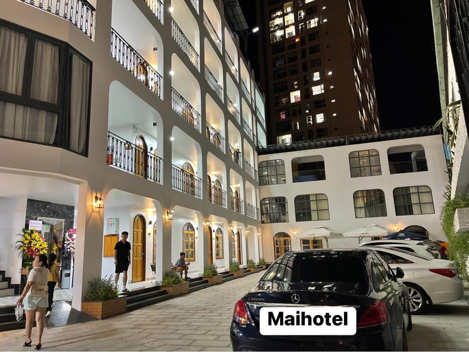 Exterior & Views