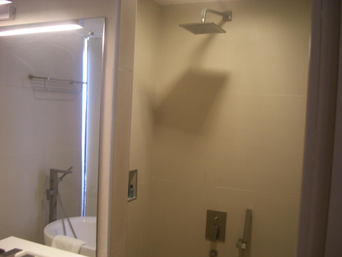 Bathroom 5, The View Oman, Al Hamra