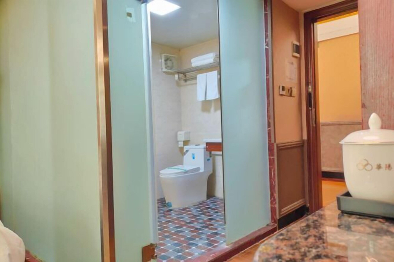 Bathroom 4, Huayang Hotel, Jieyang