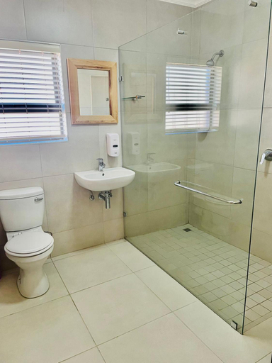 Bathroom 3, Travalia Guest Farm, Central Karoo
