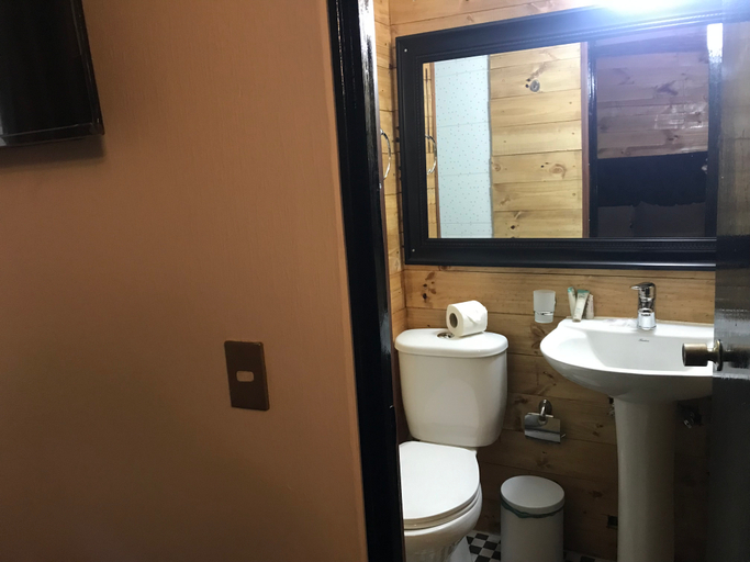 Bathroom 4, Santa Maria Express, Santiago