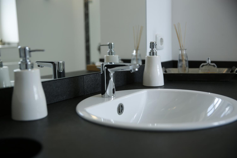 Bathroom 5, Hotel Restaurant Jagerhof, Düren