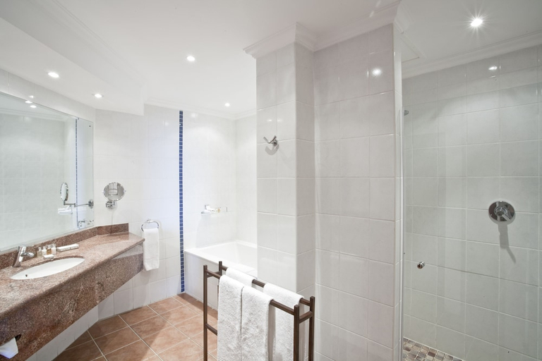 Bathroom 3, CARDOSO HOTEL, Maputo