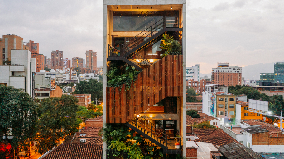 Exterior & Views