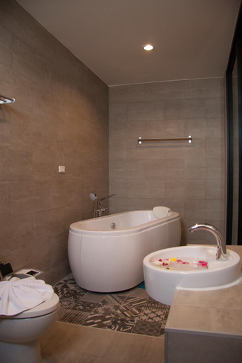Bathroom 4, Behind The Scene Hotel Club at Samui, Ko Samui