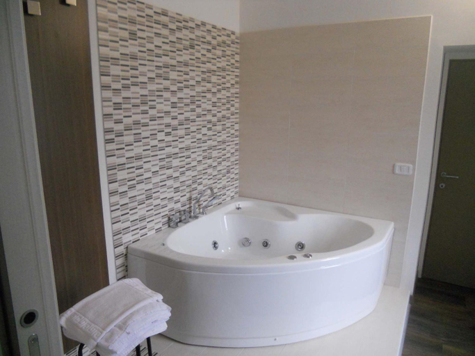 Bathroom, Donna Matilde, L'Aquila