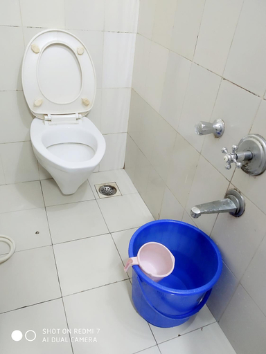 Bathroom 4, Star Dormitory, Mumbai Suburban