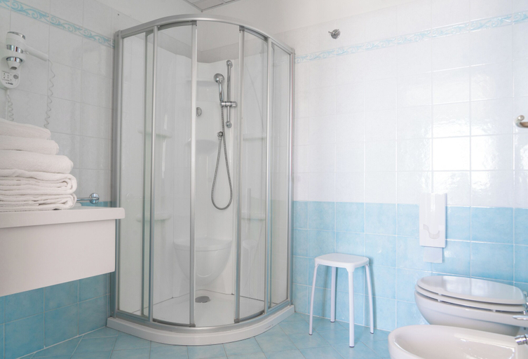 Bathroom 4, AHG Riva Del Sole Wellness Hotel - Adults Only, Brescia