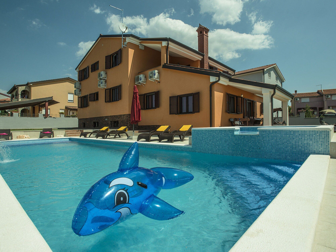 Others 4, Villa in Pula With sea Beach, Pula