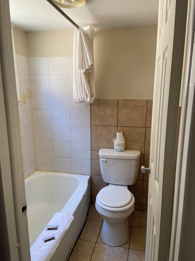Bathroom 3, Glenstone place extended stay motel, Greene