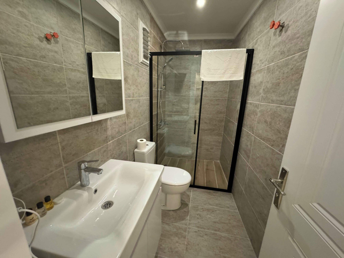 Bathroom 2, Noa Ayvalık Guest House, Ayvalık