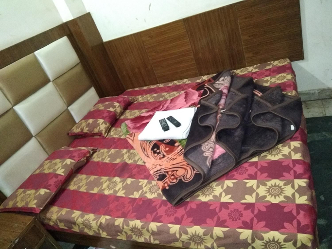 Bedroom 2, Hotel Silver Palace, Delhi