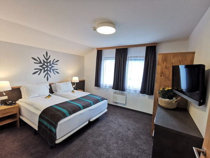 Bedroom 2, Alpine Club Resort, Liezen
