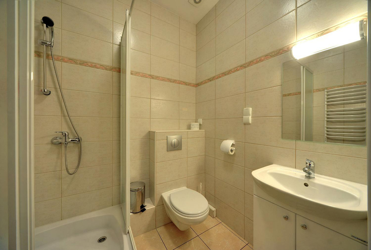 Bathroom 3, Gosciniec Rudawski, Kamienna