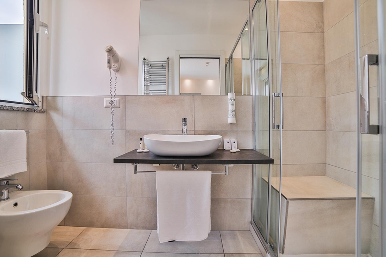 Bathroom 3, Hotel Ambasciatori, Rimini
