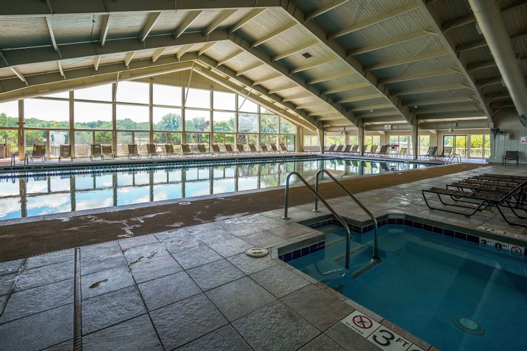 Sport & Beauty 2, Spacious 4 BDR Home in Desirable Abbey Springs!, Walworth