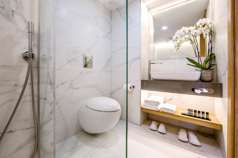 Bathroom 5, Lebay Beach Hotel, Larnaca