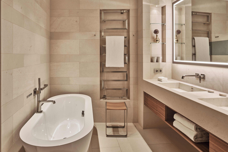 Bathroom 5, The Fontenay, Hamburg
