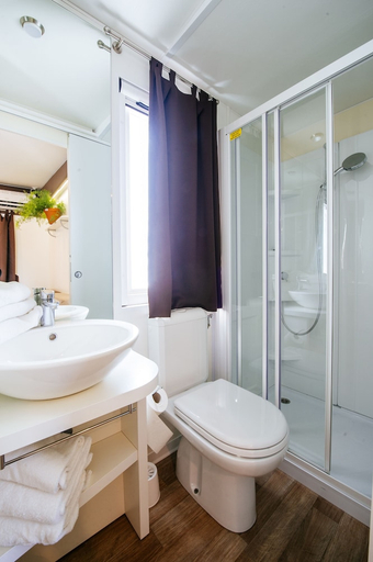 Bathroom 3, ZATON HOLIDAY RESORT MOBILE HOMES, Nin