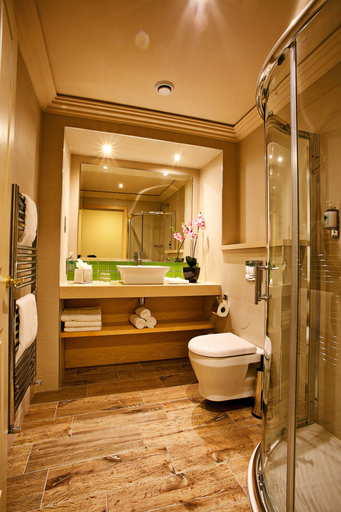 Bathroom 3, Torc Hotel