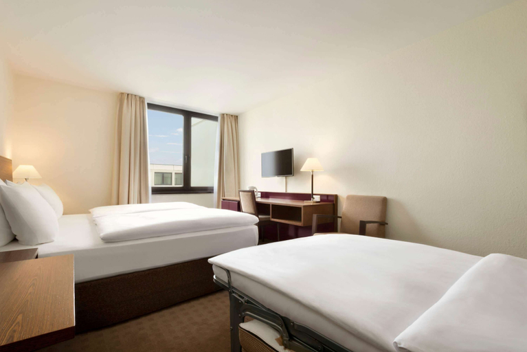 Bedroom 3, Ramada By Wyndham Nuernberg Parkhotel, Nürnberg