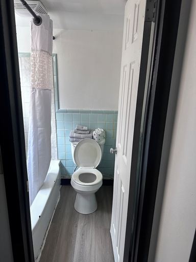 Bathroom 3, Glenstone place extended stay motel, Greene