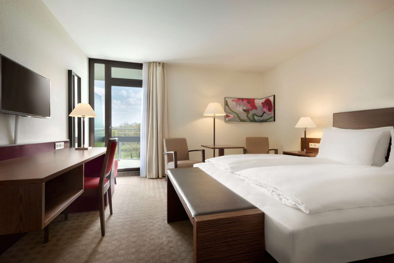 Bedroom 3, Ramada By Wyndham Nuernberg Parkhotel, Nürnberg