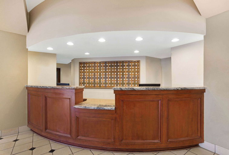 Public Area 2, La Quinta Inn & Suites by Wyndham New Haven, New Haven