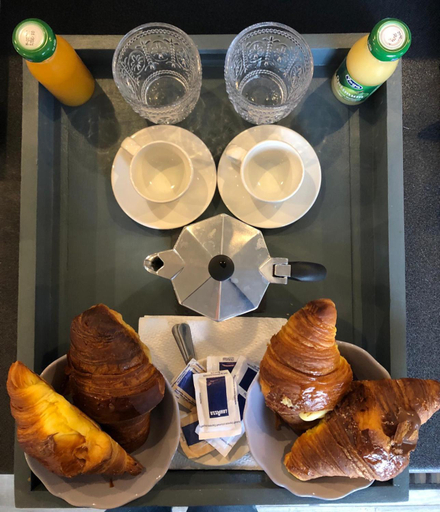 Food & Drinks