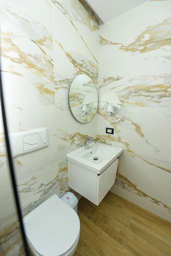 Bathroom 3, Kevin's Aparthotel, Vlorës