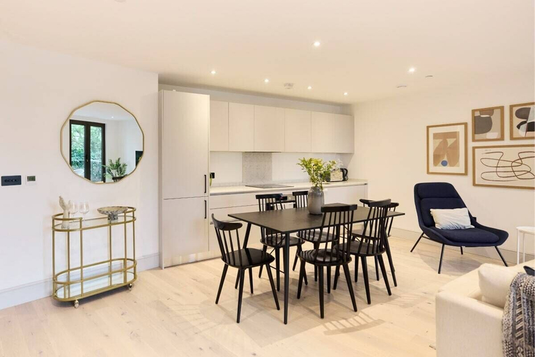 Others 5, The South Wimbledon Place - Adorable 2bdr Flat With Balcony, London