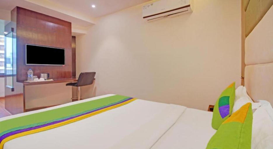 Bedroom 2, Glitz Hotel P Inn, Mumbai Suburban