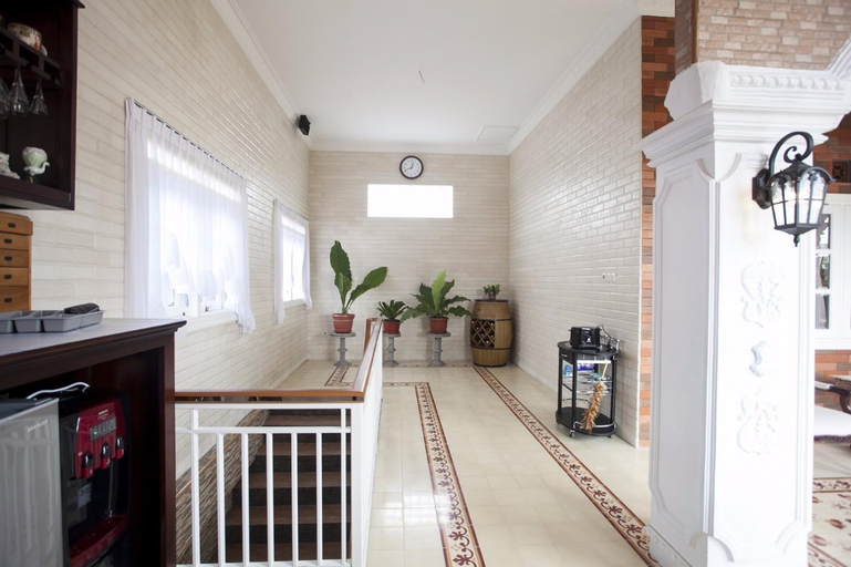 Dining Room 11