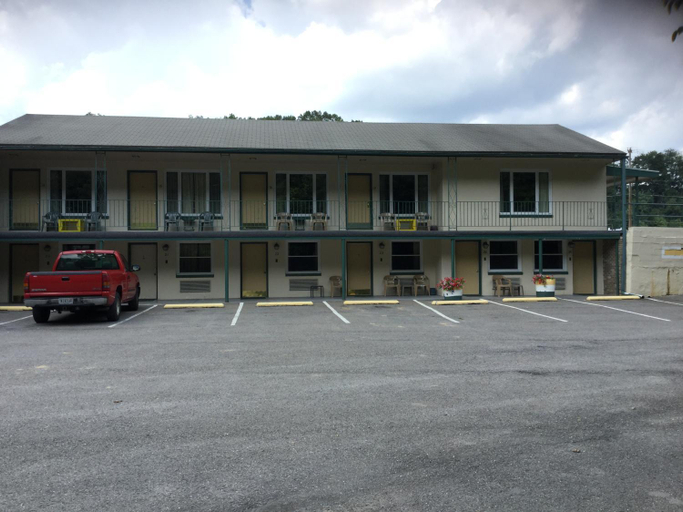 Others 4, Mahoning Inn, Carbon
