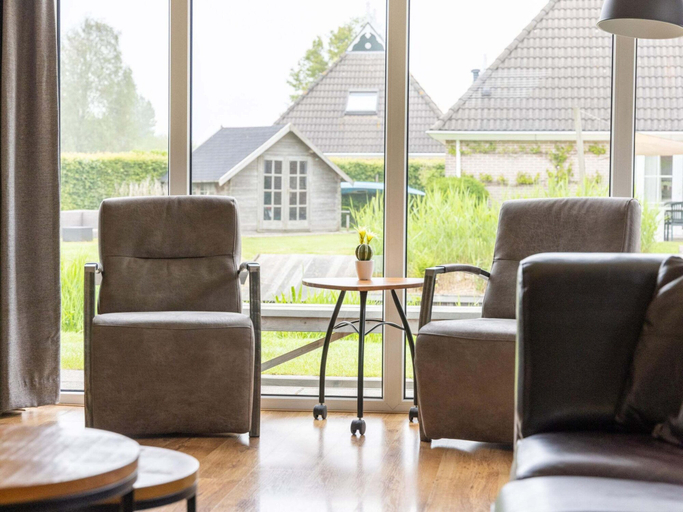 Living room 2, Canal-Side Bungalow Stay, Tytsjerksteradiel