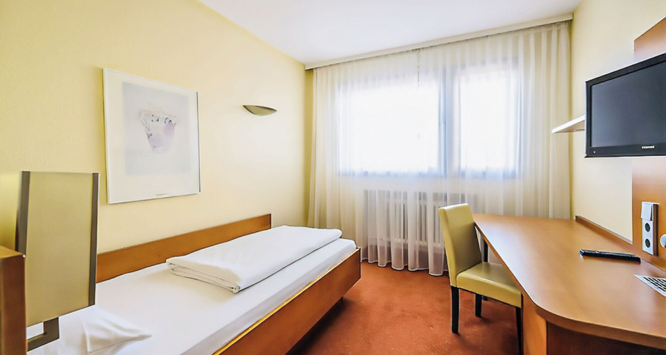 Bedroom 5, PLAZA INN Rieker Stuttgart Hauptbahnhof, Stuttgart