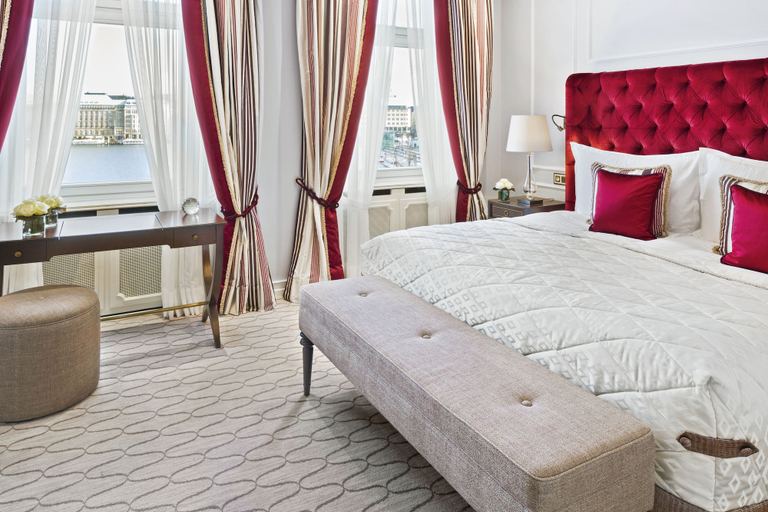Bedroom 3, Fairmont Hotel Vier Jahreszeiten, Hamburg