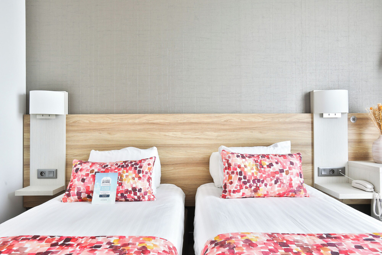 Bedroom 3, Kyriad Pontarlier, Doubs