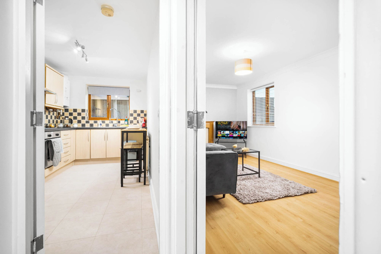 Others 4, Cosy 2 bed Apt With Free Parking by Oldbury, Sandwell