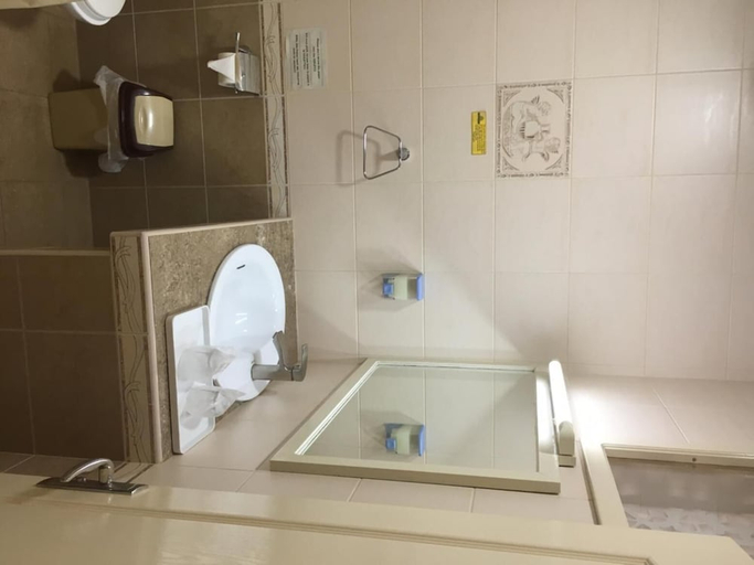 Bathroom 4, Omar Khayyam, Buxoro