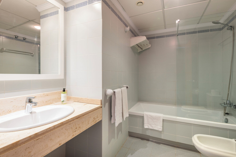 Bathroom 3, Inturotel Azul Garden, Baleares