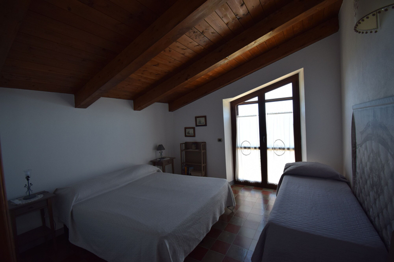 Bedroom 5, Villa Roccella Ionica with Sea View, Reggio Di Calabria