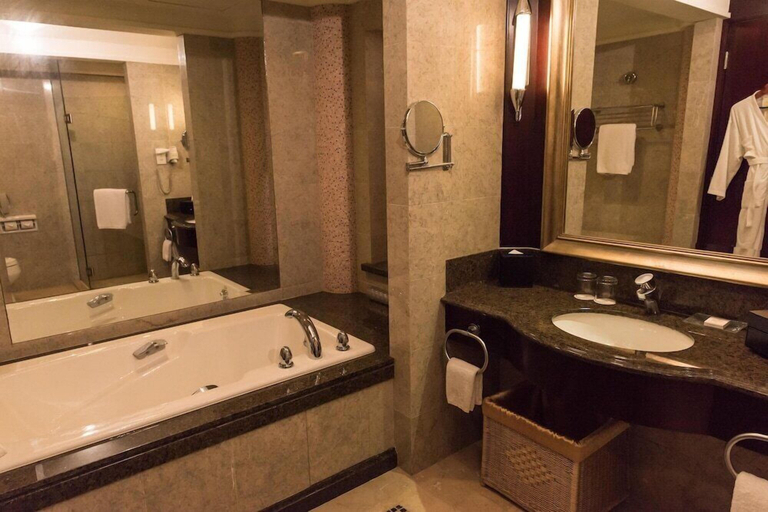 Bathroom 5, Dongguan MCB Lake Hotel, Dongguan