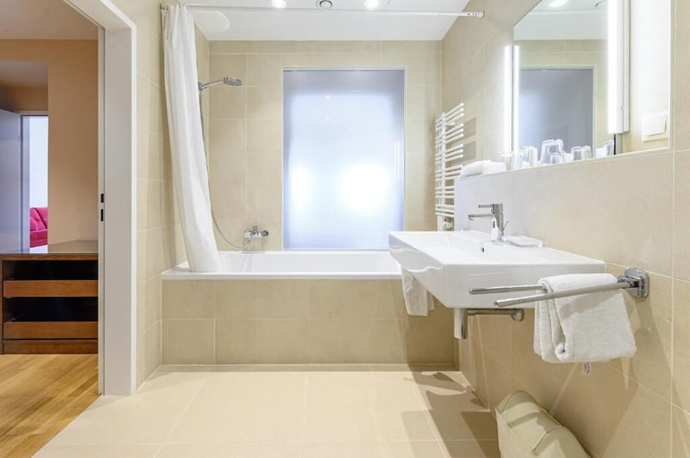 Bathroom 3, Hotel Caroline, Wien